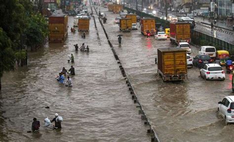 Delhi rains: Heavy downpour causes traffic snarls, waterlogging; IMD ...