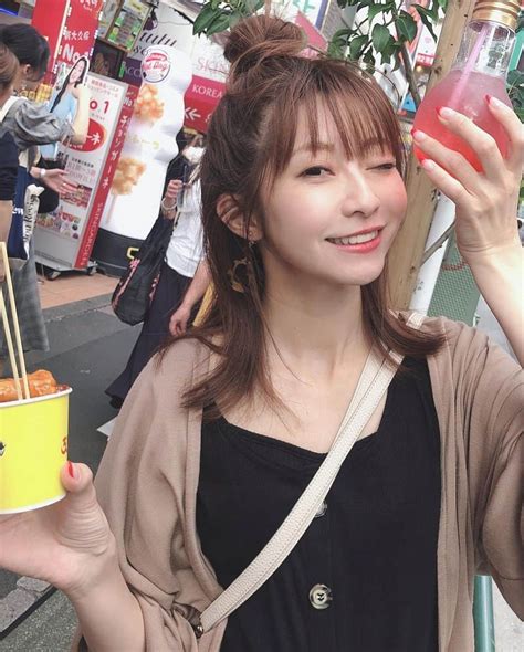 折原みかさんのインスタグラム写真 折原みかinstagram「電球ソーダってかわいいよねー ️ 苺味にしたよ🍓🍓🍓 新大久保