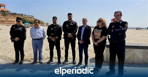 El Alcalde De Orihuela Homenajea A Los Dos Agentes De La Polic A Local