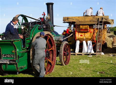 Threshing Machine Hi Res Stock Photography And Images Alamy