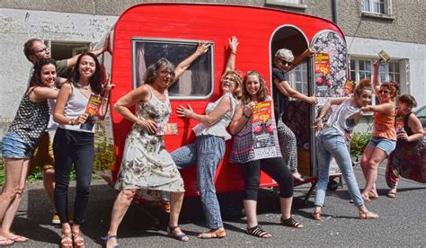 Les Zaccros d ma rue battent le pavé Le festival à l heure belge