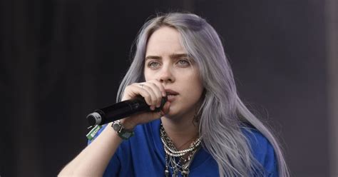 Billie Eilish Escureceu Os Cabelos No In Cio Da Carreira E Apareceu