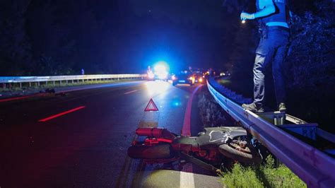 Vollsperrung Der B A Motorradfahrer Bei Hanau Schwer Verungl Ckt