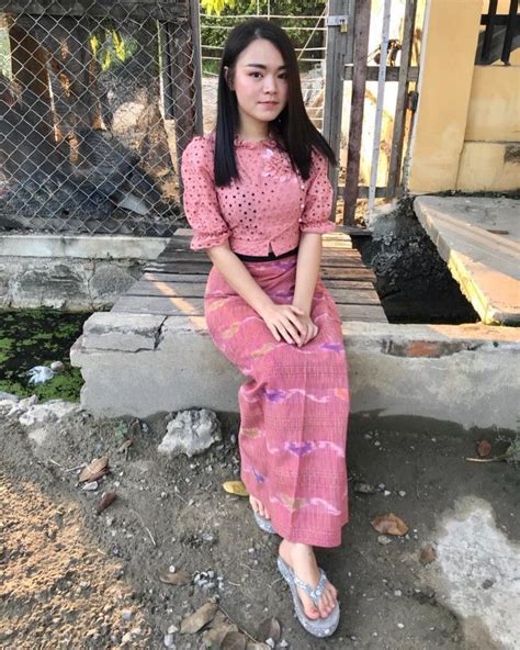 Traditional Women Wedding Myanmar And Burmese Dresses Ideas In