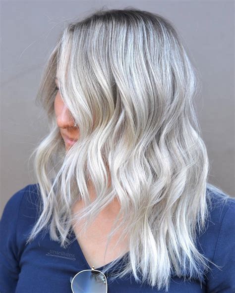 Gorgeous Silver Blonde Hairstyles To Make You A Model