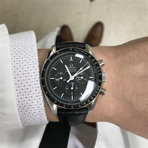 [Omega] My first luxury watch - Speedmaster on black leather : r/Watches