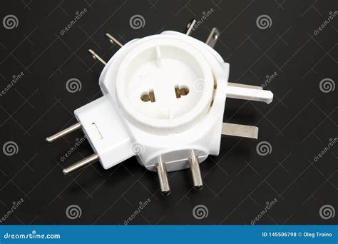 Adaptador Para Tomadas El Tricas Diferentes Foto De Stock Imagem De