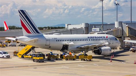 LOWW Air France Airbus A319 F GRHS At The Stand After Ar Flickr