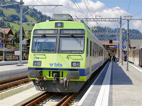 BLS 729 Und 969 Im Bahnhof Zweisimmen Zur Fahrt In Richtung Interlaken