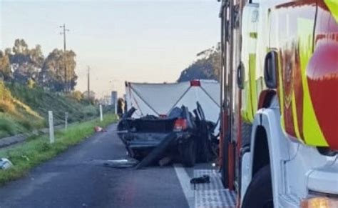 Pa S Violenta Colis O Entre Cami O E Tr S Carros Provoca Um Morto Um