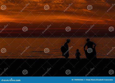 Silhouette of Couple on the Beach at Sunset Stock Photo - Image of ...