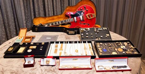 Con todo y guitarra Colección de Elvis Presley será subastada