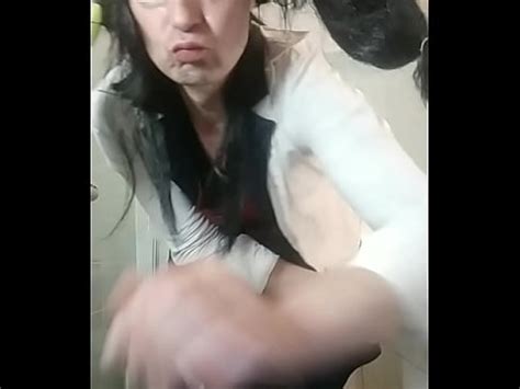 Crossdressing en el baño XVIDEOS