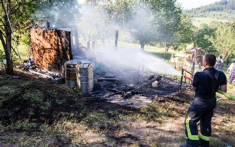 Mann stirbt bei Gartenhütten Brand in Schorndorf Ursache Ermittlungen