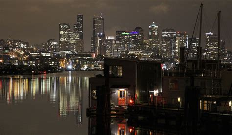 seattle-skyline-at-night | MV Discovery