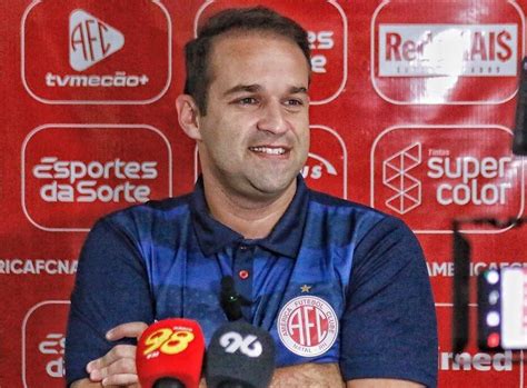 Novo Técnico Do América é Apresentado E Vê Clube Na Briga Por Título Da