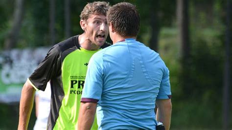 Bizarn Pokuty V Amat Rsk M Fotbale Plat Se Za Sex Toaletu I F Nov N Den K Cz