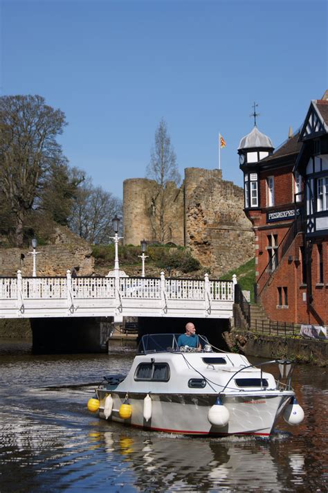 A Boat Trip from Tonbridge Castle | Southeast Communities Rail Partnership