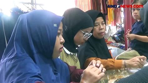 Jelang Lebaran Perhiasan Emas Imitasi Diburu Emak Emak Di Purwakarta