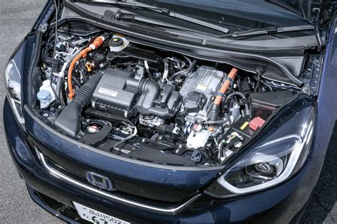 Hondafitehevluxe9 画像｜初代シティに通じる新型の存在感！走りはファミリー志向へ変身したが本質は不変（諸星陽一