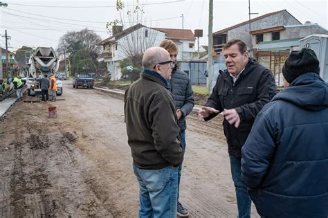 Realizan obras de cordón cuneta en distintos barrios Diario La