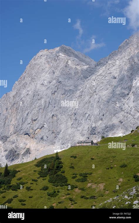 Dachstein Suedwand Huette Fotos Und Bildmaterial In Hoher Aufl Sung