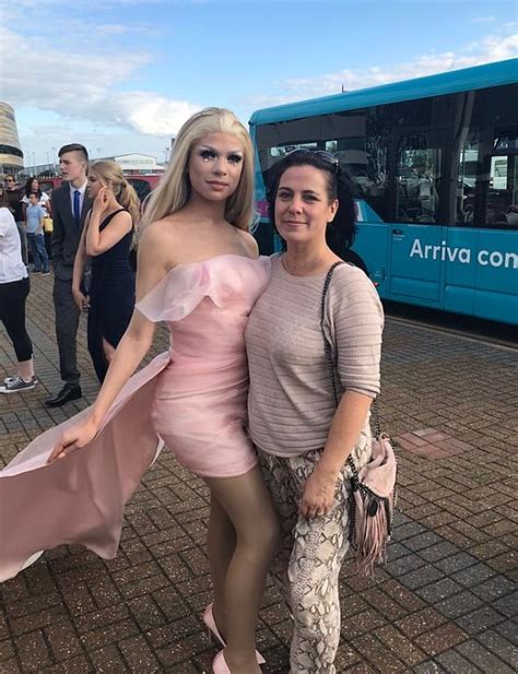 15-Year-Old Schoolboy Has Been Crowned Prom Queen After Wearing Glamorous Dress And Blonde Wig ...