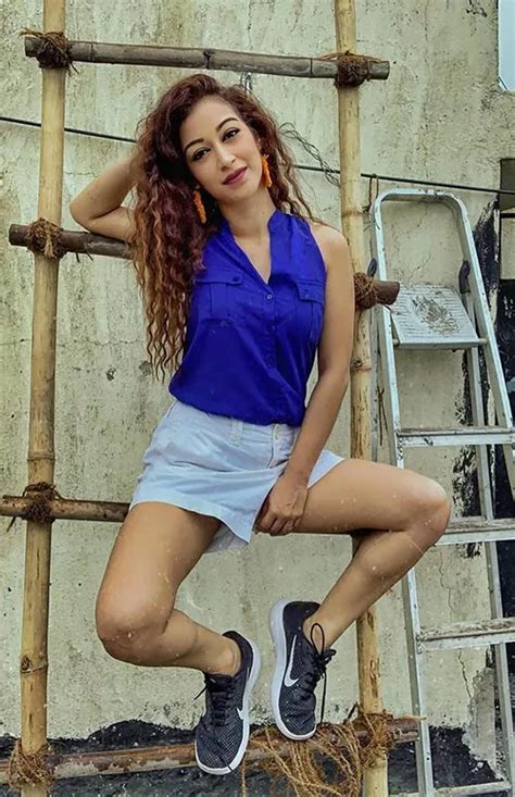 25 Hot Photos Of Sunayana Fozdar Part 2 Anjali Mehta From Tarak