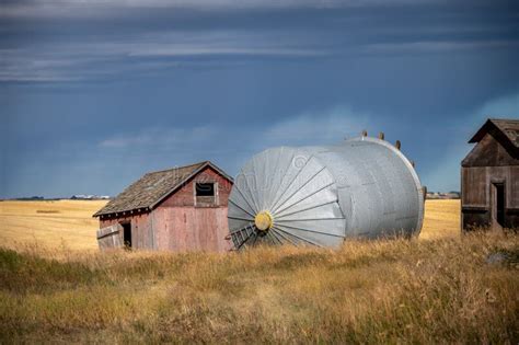 Old Grain Bins Alberta Stock Image Image Of Canada