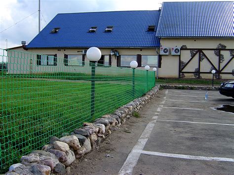 Пластиковая сетка для забора: виды, производители, крепление
