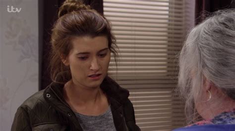 Emmerdale - Lisa Dingle Vs. Debbie Dingle (26th June 2013) - YouTube