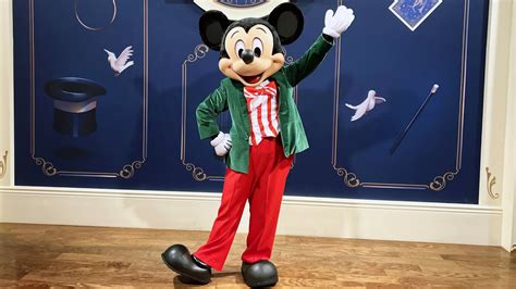 Mickey Mouse Meet Greet In His NEW Holiday Costume At Mickey S Very