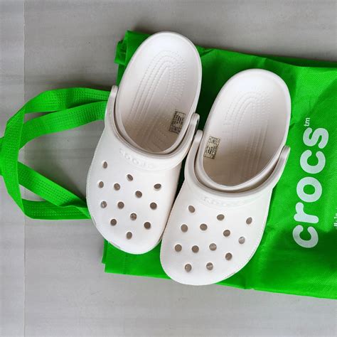 Authentic Crocs Classic Clogs White W7, Women's Fashion, Footwear ...