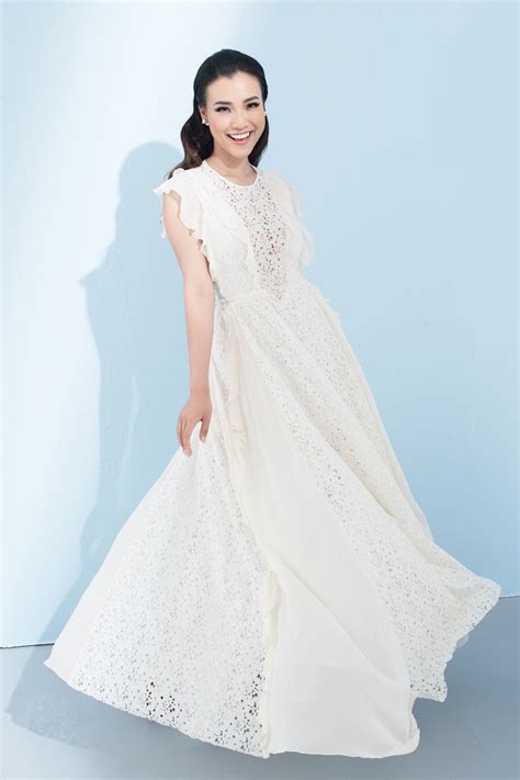 H U Ho Ng Oanh B T Ng L Nh B N Nude N Ng B Ng Khoe Th N Th I Xu T S C