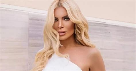 Κατερίνα Καινούργιου Οι απίστευτες ρώγες της είναι έτοιμες να σκίσουν το μαγιό της Hot