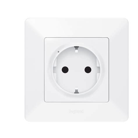 Connected Power Outlet Schuko Standard Valena Life With Netatmo