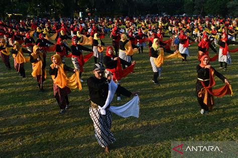 Gebyar Tari Massal Di Magetan Antara News