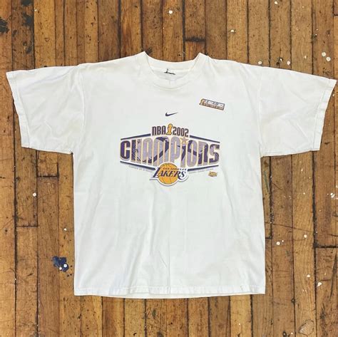 Vintage NBA (Lee) - Los Angeles Lakers Champions 3 In A Row T-Shirt ...