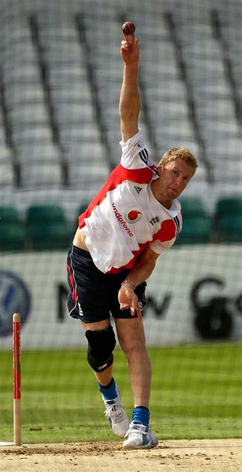 Andrew Flintoff appeared to struggle during his fitness test ...