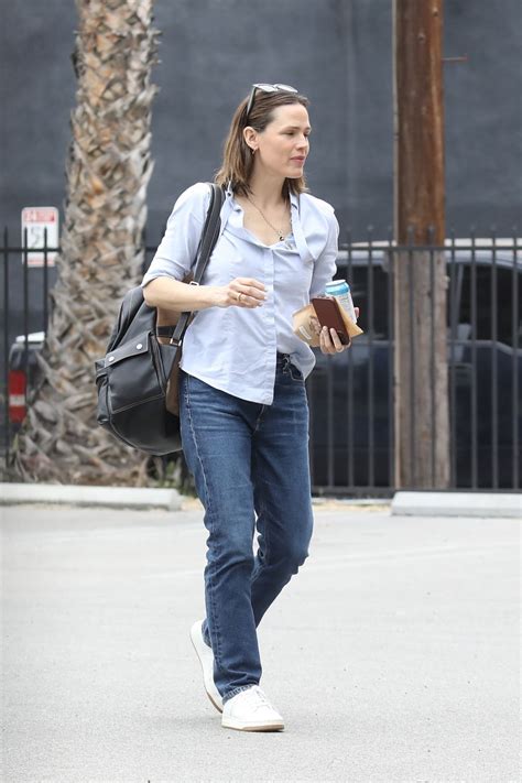 JENNIFER GARNER Arrives at a Studio in Hollywood 06/14/2023 – HawtCelebs