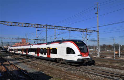 Rabe Auf Der S F Hrt In Den Bahnhof Muttenz Ein Bahnbilder De