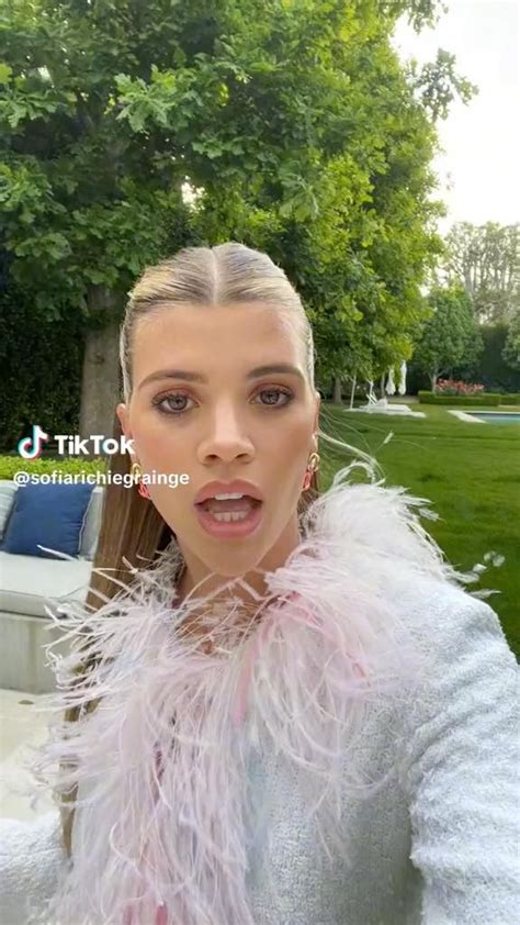 Pin Von Andy Melendez Auf Sofia Richie Video