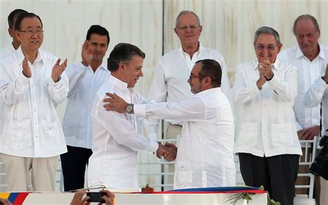 Colombia FARC Sign Historic Peace Deal Ending Long Conflict 1310 NEWS