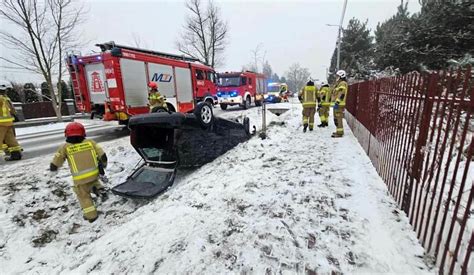 Dachowanie w Osowcu Auto wylądowało w rowie Grodzisk News