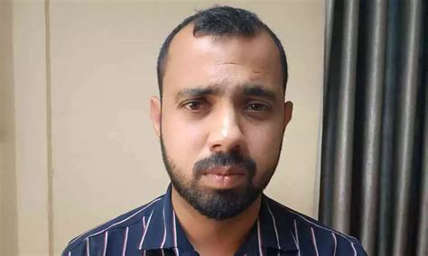 ടരയൻ യതരകകരകക മനനൽ നഗനത പരദർശന യവവ അറസററൽ man arrested for being nude