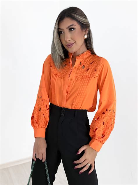 Camisa Aurora Bordada Laranja Carolla Ferraro