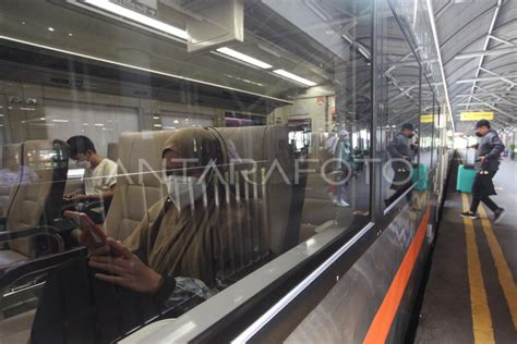 PERJALANAN KERETA API DI MASA ANGKUTAN LEBARAN 2022 ANTARA Foto