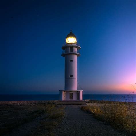 Iluminado Faro Noche Playa Acantilado Costa Luz Oc Ano Mar