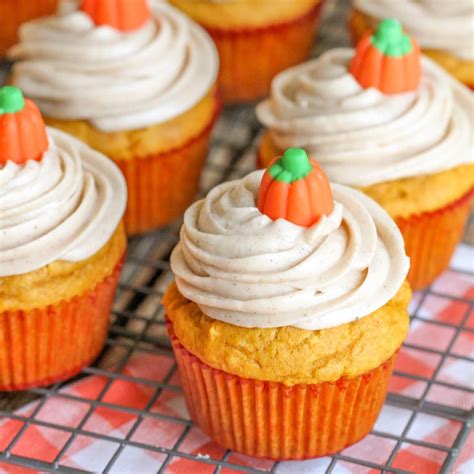 Pumpkin Cupcakes With Cinnamon Cream Cheese Frosting Video