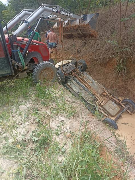 A Gazeta Carro Cai Dentro De Caixa Seca E Homem Morre Afogado No Es